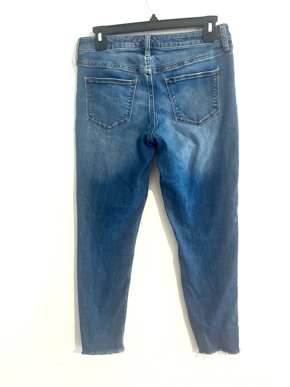 🌺Universal Threads Size 4 Cropped Raw Hem Classic High-Rise Blue Women's Jeans